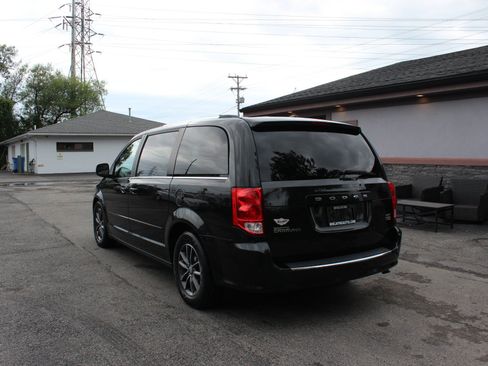 Used 2017 Dodge Grand Caravan SXT FWD image 8