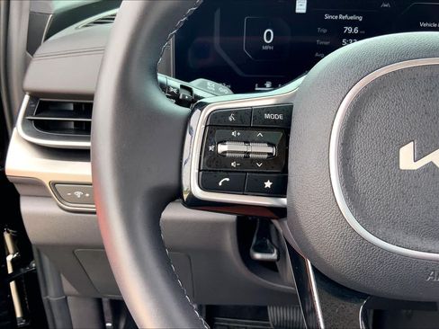 Used 2026 Kia Carnival SX w/ SX Dark Edition Package FWD image 23