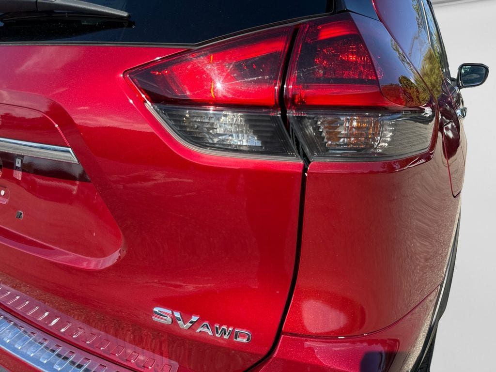 Used 2018 Nissan Rogue SV AWD/4WD image 19