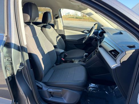 Certified 2024 Volkswagen Taos SE image 10