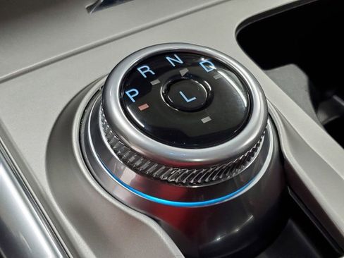 Used 2022 Ford Explorer XLT w/ Equipment Group 202A image 18