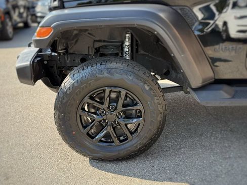 Used 2022 Jeep Wrangler Unlimited Sport AWD/4WD image 19