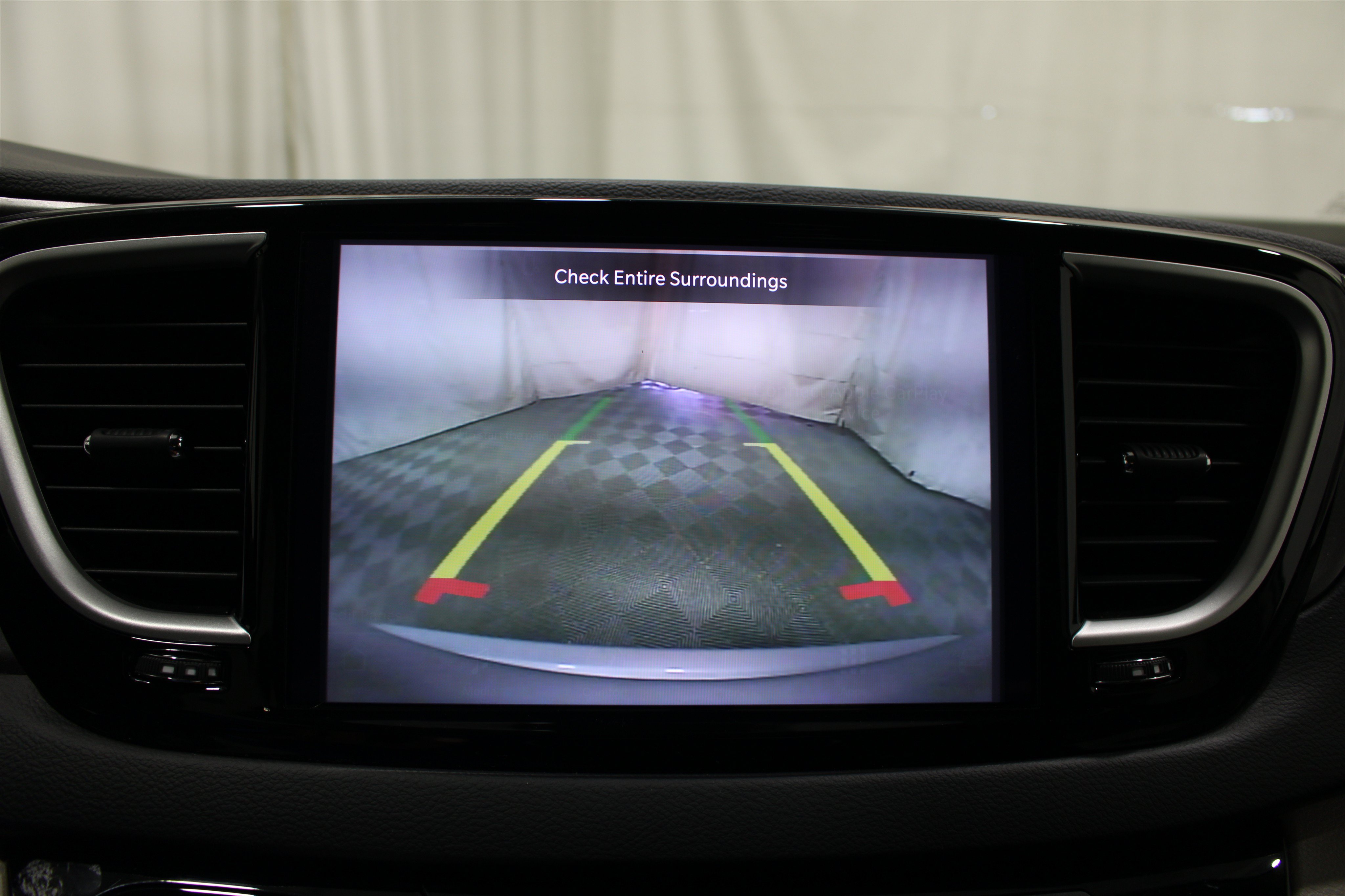 Used 2023 Chrysler Pacifica Touring-L FWD image 16