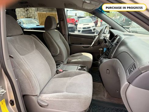 Used 2009 Toyota Sienna CE FWD image 29