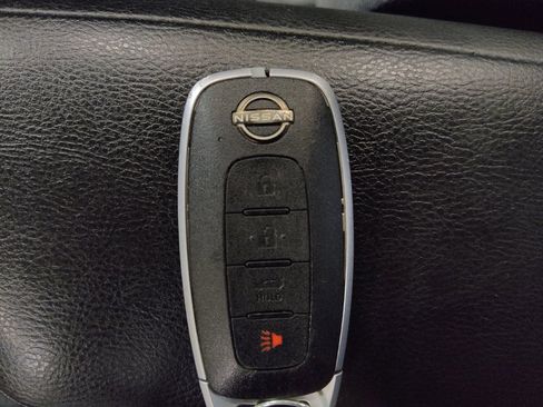 Used 2025 Nissan Versa SV FWD image 32