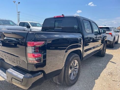 Used 2025 Nissan Frontier SV RWD image 5