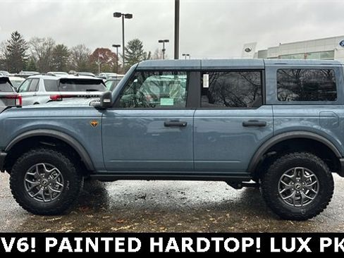 New 2025 Ford Bronco Badlands image 3