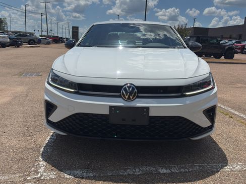 Used 2025 Volkswagen Jetta Sport FWD image 2
