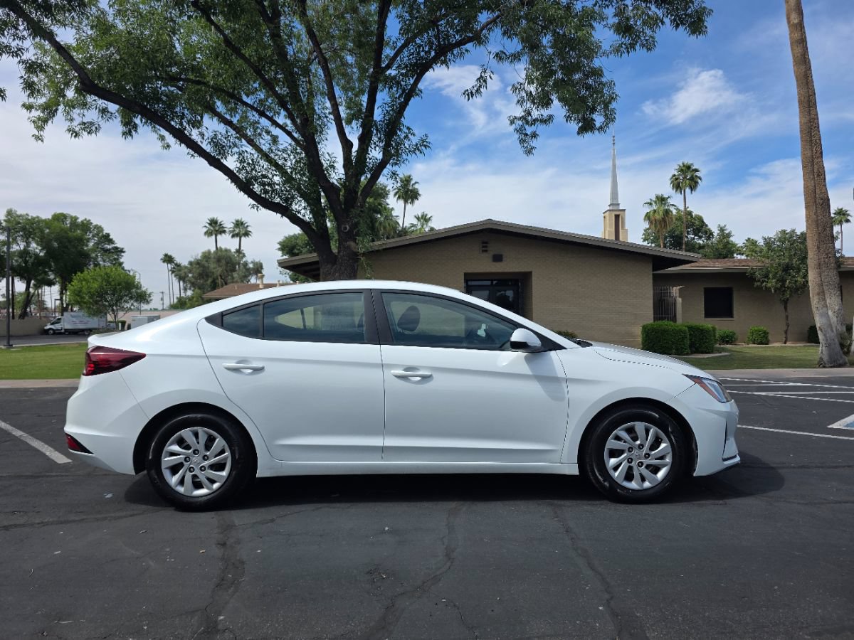 Used 2019 Hyundai Elantra SE w/ Cargo Package FWD image 3