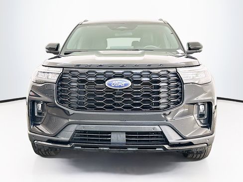 Used 2025 Ford Explorer ST-Line image 2