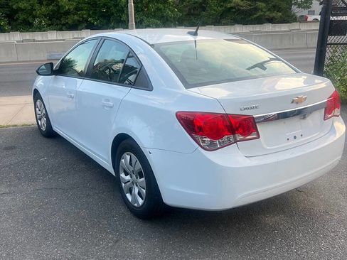 Used 2014 Chevrolet Cruze LS FWD image 2