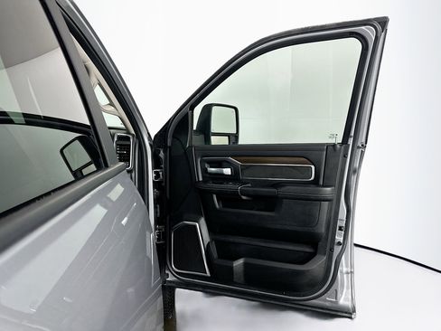 Used 2024 RAM 2500 Laramie image 32