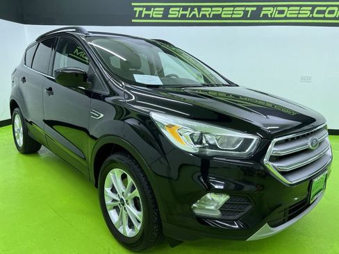 Used 2017 Ford Escape SE w/ SE Leather Comfort Package FWD image 2