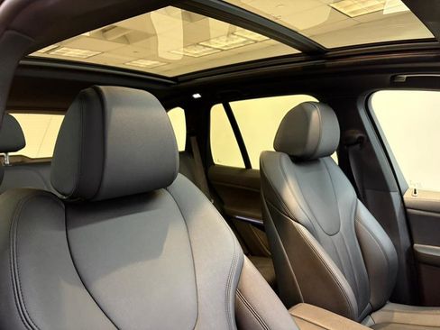 Used 2022 BMW X5 xDrive40i w/ Premium Package image 32