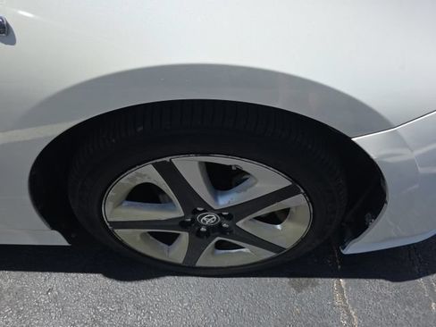 Used 2016 Toyota Prius Three Touring FWD image 9