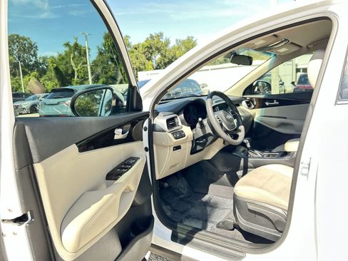Used 2020 Kia Sorento LX FWD image 10