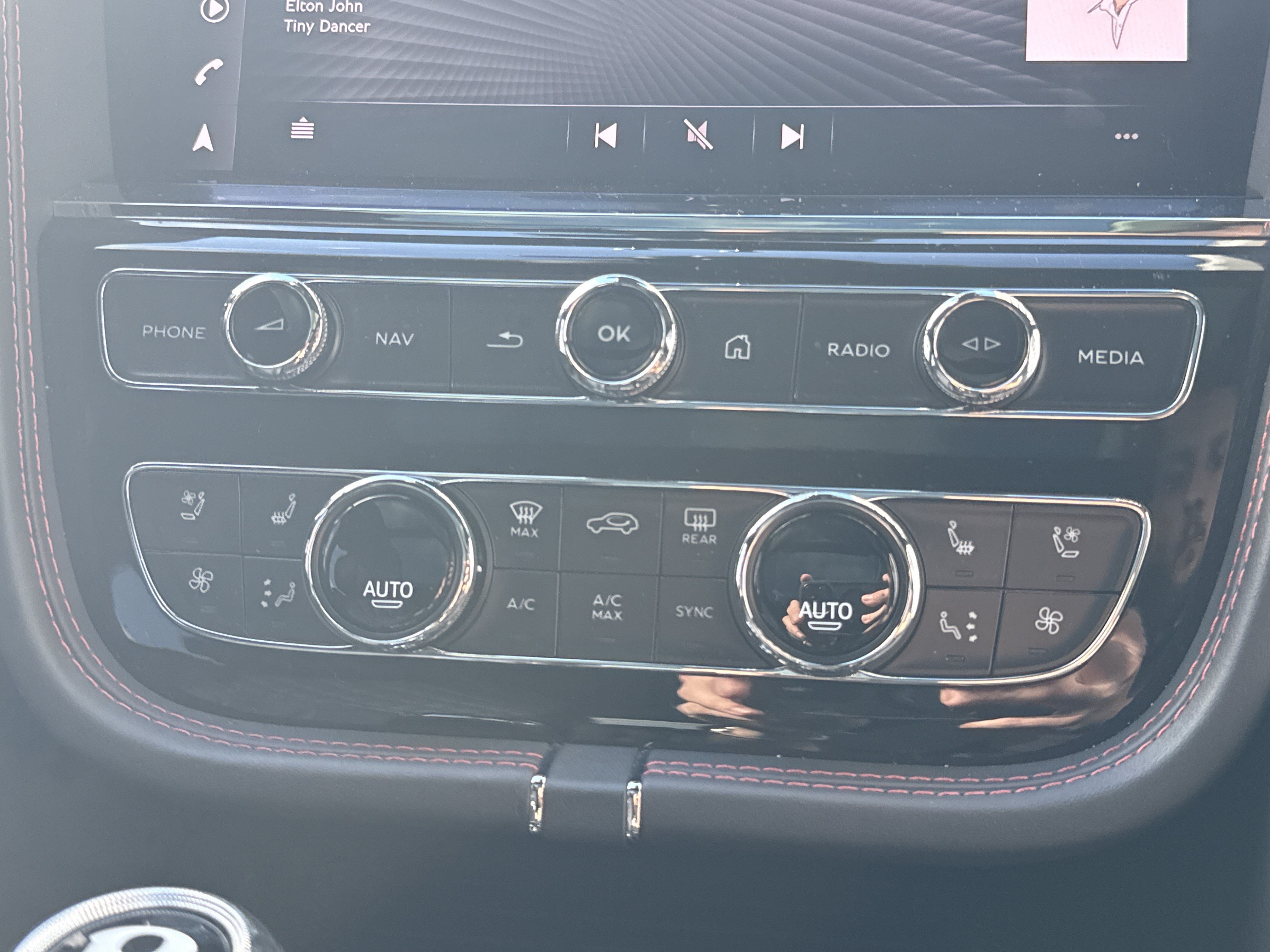 Used 2022 Bentley Bentayga AWD/4WD image 34