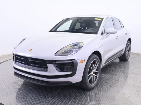 Certified 2023 Porsche Macan S AWD/4WD image 1