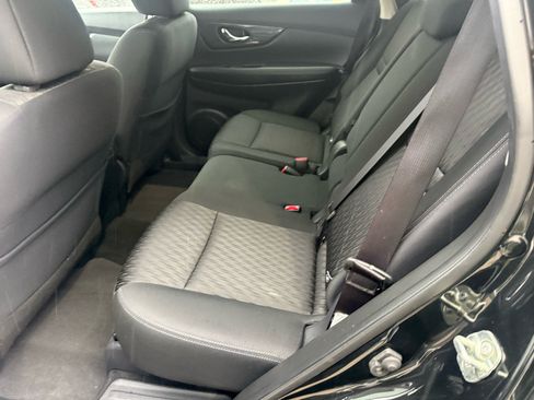 Used 2020 Nissan Rogue SV image 10