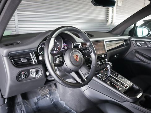 Used 2024 Porsche Macan AWD/4WD image 4