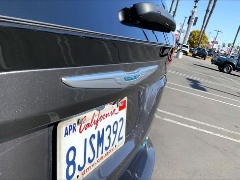Used 2019 Chrysler Pacifica Limited w/ Advanced Safetytec Group FWD image 30