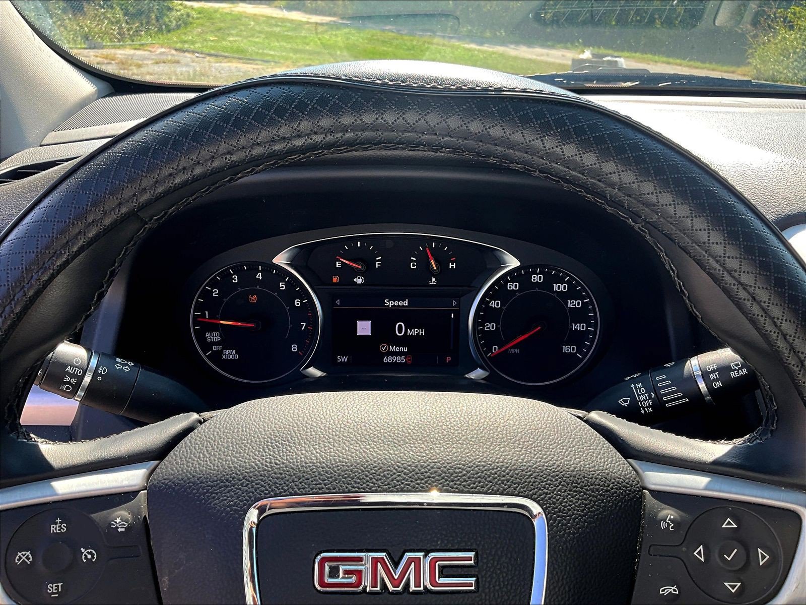 Used 2023 GMC Acadia SLT FWD image 13