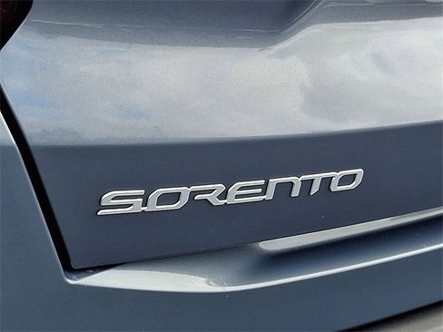 Used 2025 Kia Sorento S image 19