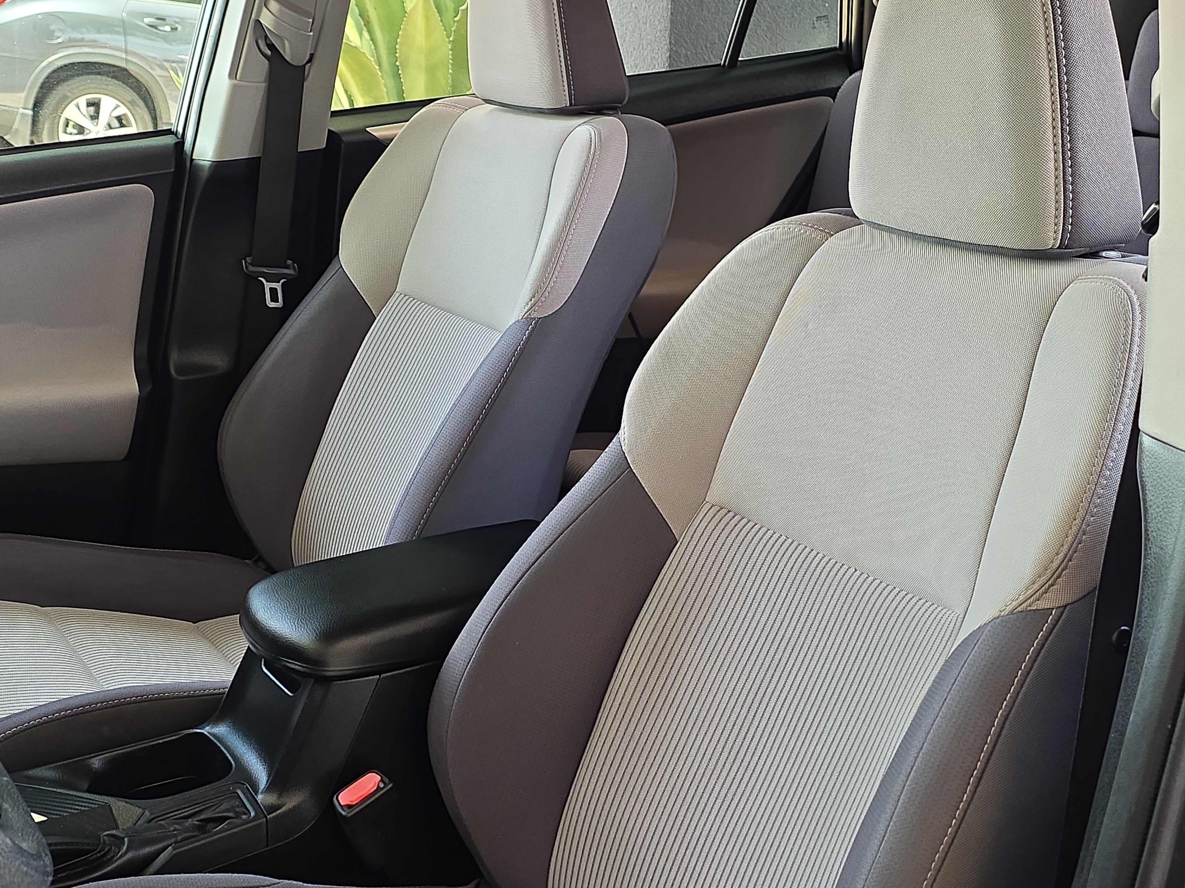 Used 2014 Toyota RAV4 XLE FWD image 10