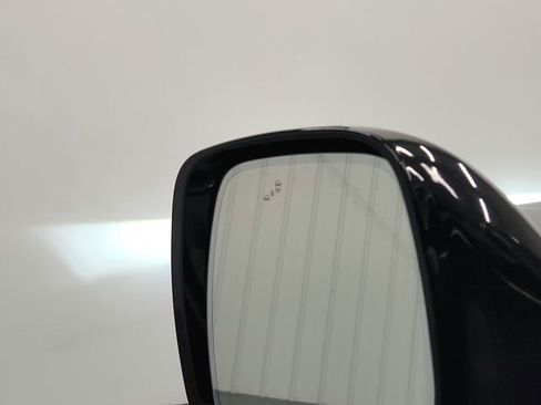 Used 2021 Nissan Armada SL w/ Captain's Chairs Package image 20