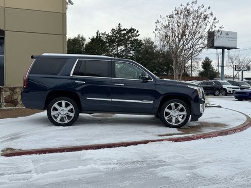 Used 2019 Cadillac Escalade Premium Luxury image 7