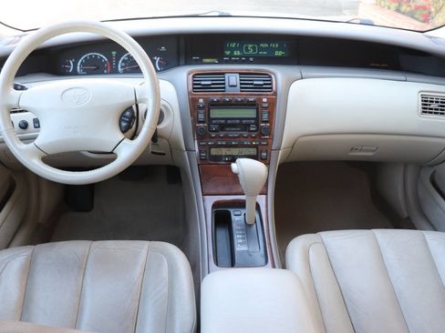Used 2001 Toyota Avalon XLS FWD image 17