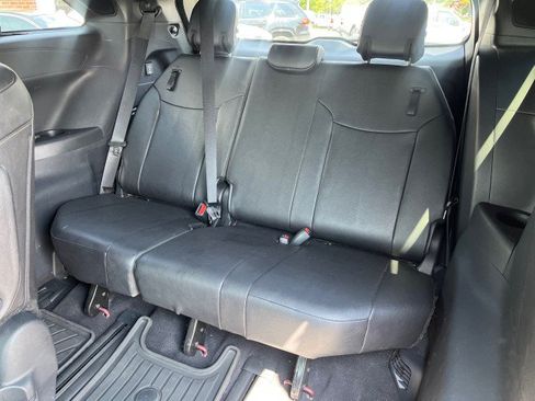 Used 2025 Toyota Sienna Limited AWD/4WD image 16