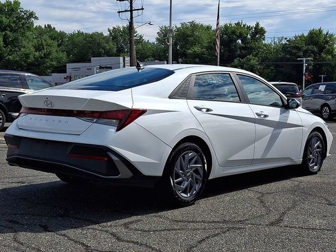 Used 2024 Hyundai Elantra SEL FWD image 6