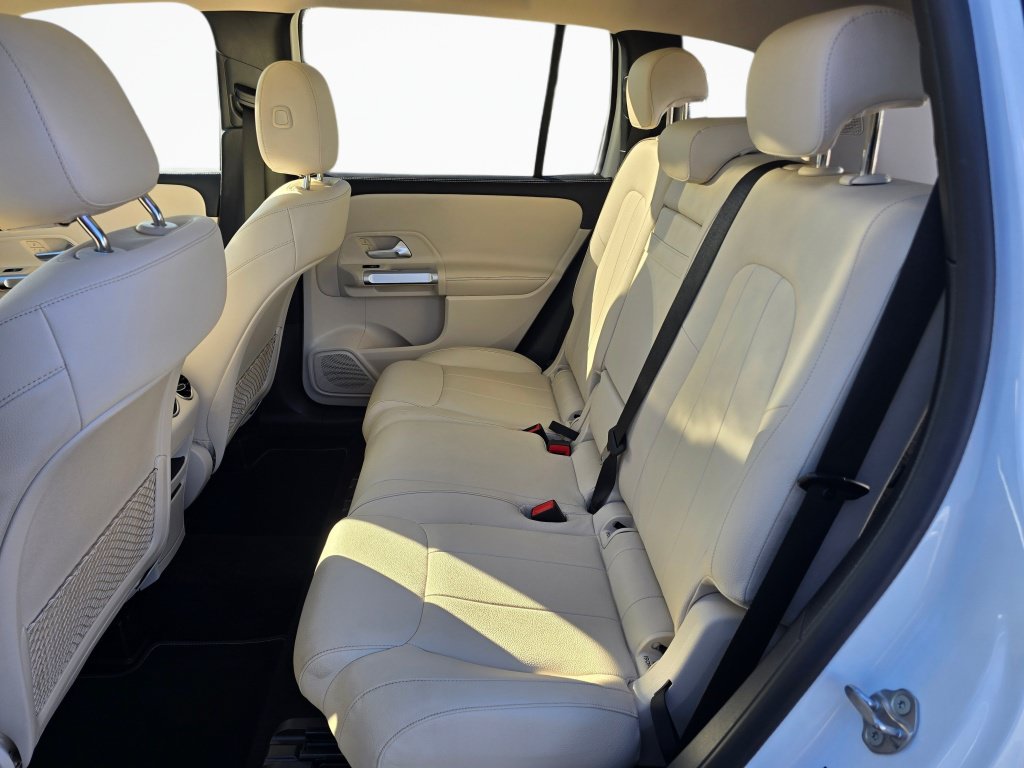 Used 2023 Mercedes-Benz GLB 250 w/ Premium Package image 19