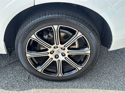 Used 2019 Volvo XC60 T8 Inscription w/ Advanced Package image 19