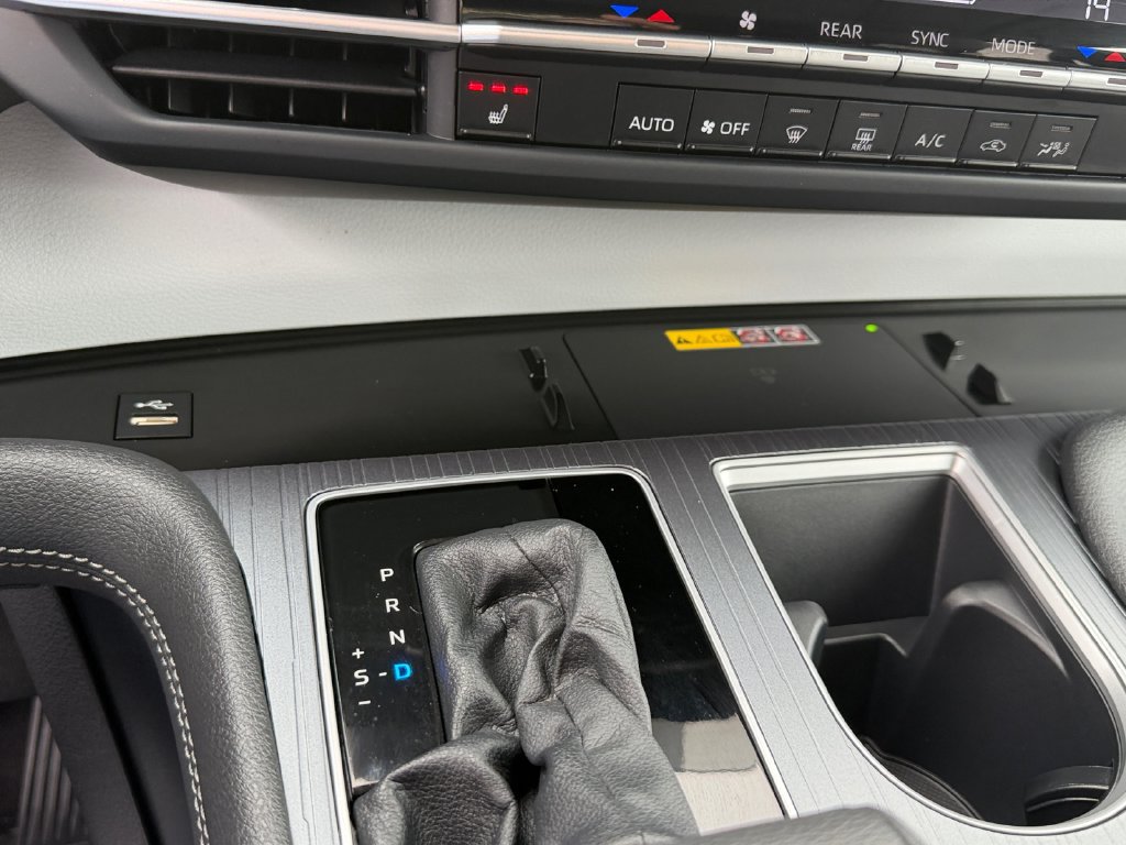 Used 2026 Toyota Sienna XLE FWD image 27