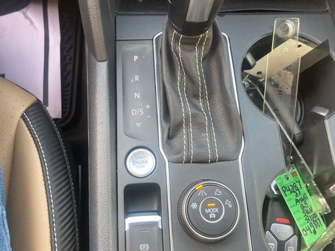 Used 2021 Volkswagen Atlas Cross Sport SE image 19