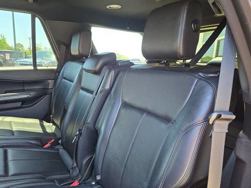 Used 2018 Ford Expedition XLT AWD/4WD image 30