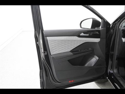 Certified 2024 Volkswagen Taos S AWD/4WD image 4