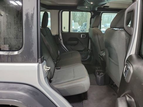 Used 2024 Jeep Wrangler Sport S image 12