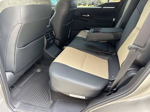 Used 2025 Lexus GX 550 w/ Accessory Package (CT) AWD/4WD image 15