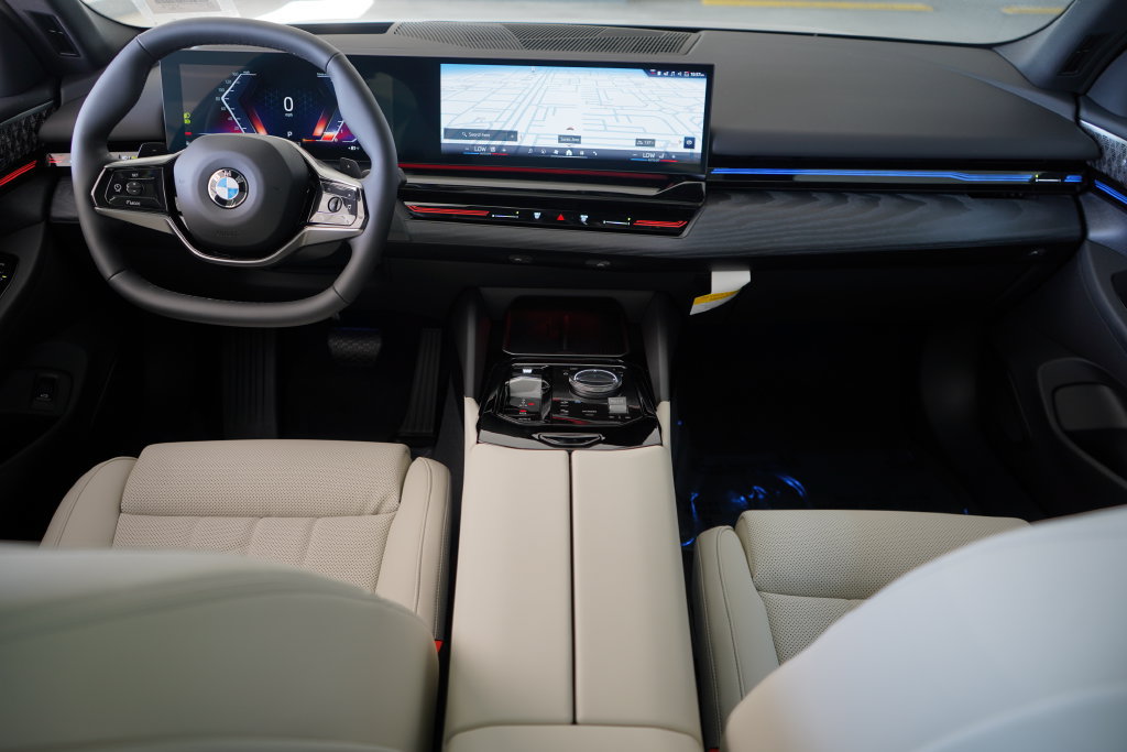 Used 2026 BMW 530i w/ Premium Package RWD image 14
