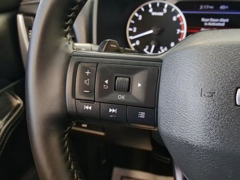 Used 2025 Nissan Rogue SV image 24