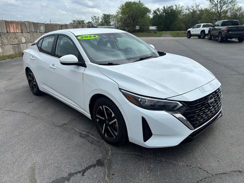 Used 2024 Nissan Sentra SV image 1