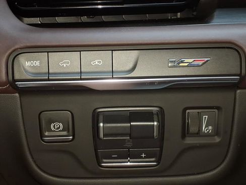 Used 2023 Cadillac Escalade ESV V image 11