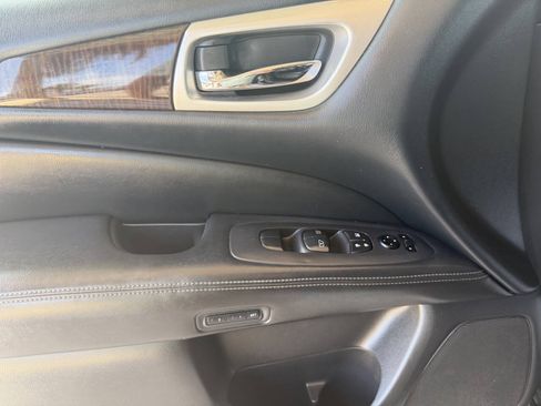 Used 2015 Nissan Pathfinder Platinum FWD image 10
