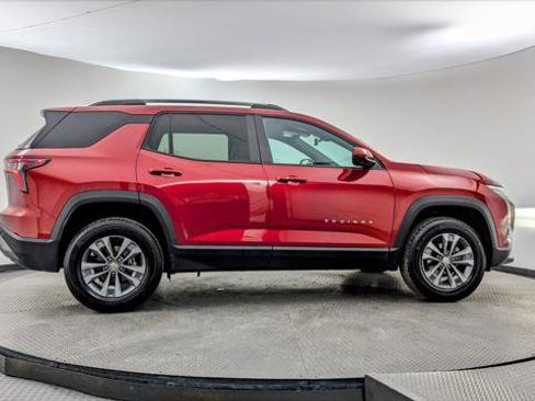 Used 2025 Chevrolet Equinox LT w/ Convenience Package II image 9