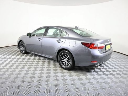 Used 2016 Lexus ES 350 w/ Navigation System Package FWD image 4