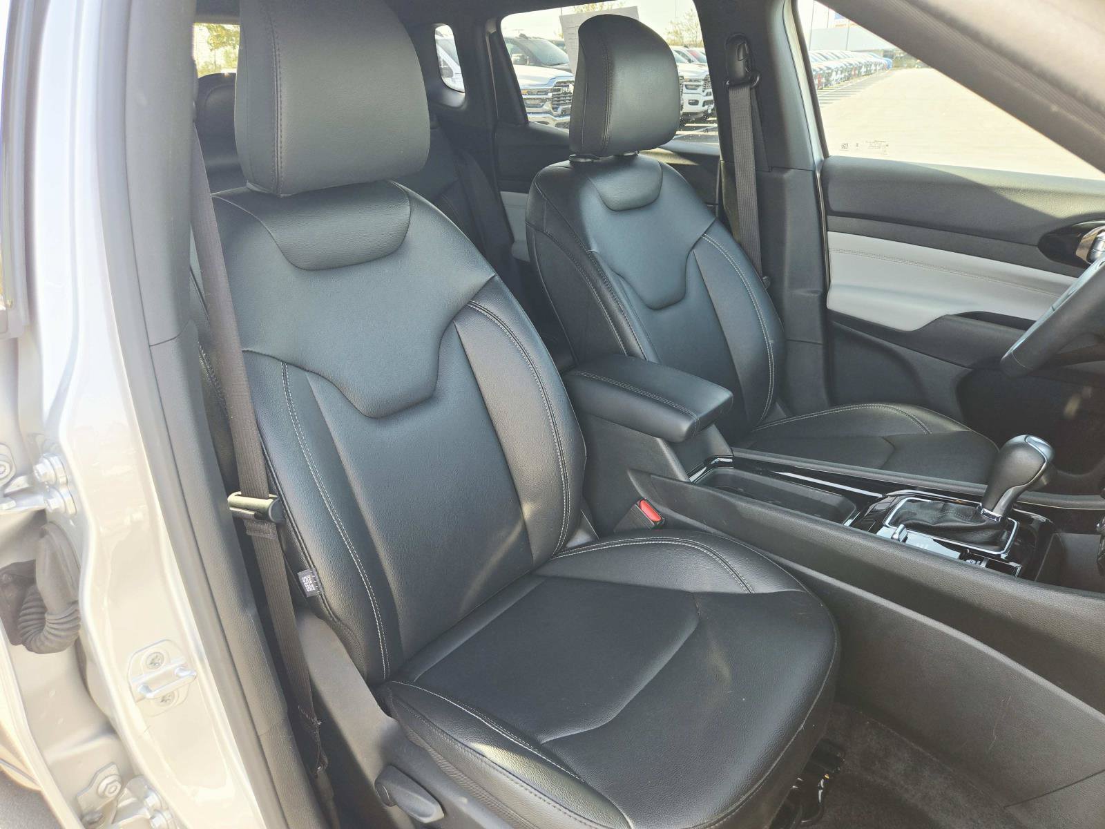 Used 2025 Jeep Compass Limited AWD/4WD image 16