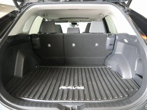 Used 2022 Toyota RAV4 XLE w/ Convenience Package image 26